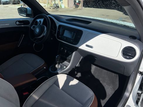 Used 2015 Volkswagen Beetle 1.8T Classic image 16