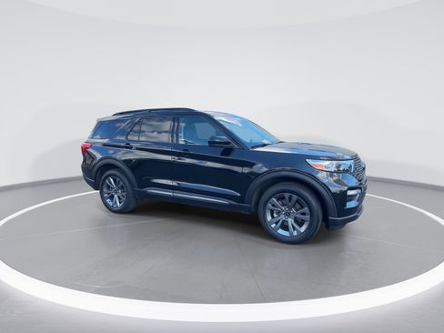 Used 2023 Ford Explorer XLT w/ Equipment Group 202A image 2
