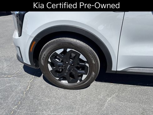 Certified 2025 Kia Sorento S FWD image 12