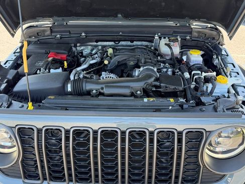 Used 2024 Jeep Wrangler Unlimited Rubicon AWD/4WD image 37