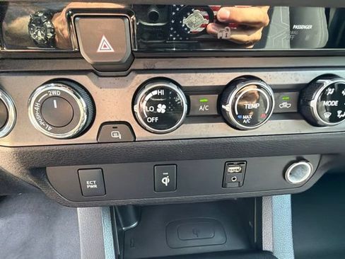 Used 2016 Toyota Tacoma TRD Sport w/ Towing Package AWD/4WD image 40