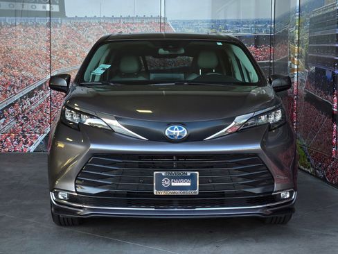 Certified 2024 Toyota Sienna XLE w/ XLE Plus Package AWD/4WD image 2