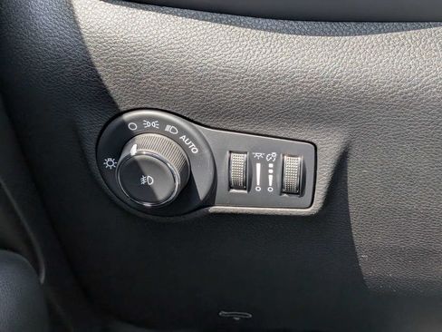 New 2026 Jeep Compass Latitude AWD/4WD image 23