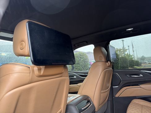 Used 2021 Cadillac Escalade ESV Sport w/ Driver Assist Tech Package AWD/4WD image 28