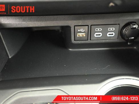Used 2024 Toyota Highlander XLE AWD/4WD image 20