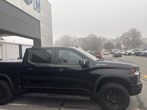 Used 2025 Chevrolet Silverado 1500 ZR2 w/ Technology Package image 7