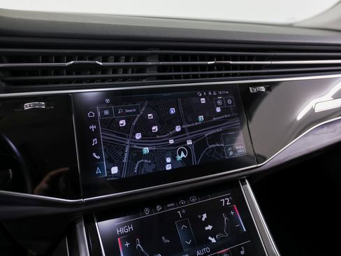 Used 2022 Audi Q8 Premium image 18