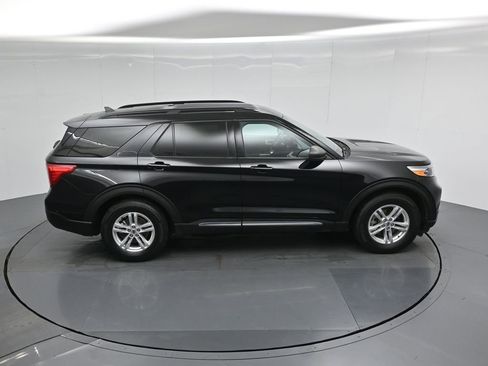 Certified 2022 Ford Explorer XLT image 42