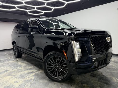Used 2025 Cadillac Escalade ESV Sport Platinum image 6