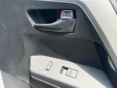 Used 2017 Toyota RAV4 LE FWD image 18