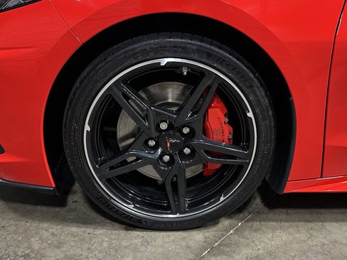 Used 2021 Chevrolet Corvette Stingray Coupe w/ Z51 Performance Package image 23