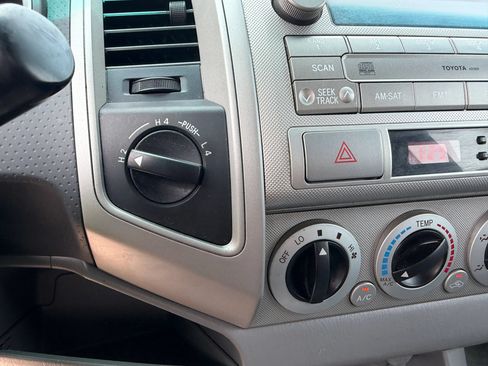 Used 2011 Toyota Tacoma 4x4 Access Cab V6 w/ TRD Sport Pkg image 13