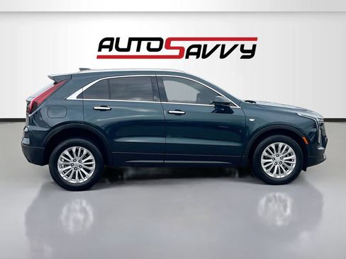 Used 2024 Cadillac XT4 Luxury w/ Cold Weather Package image 8