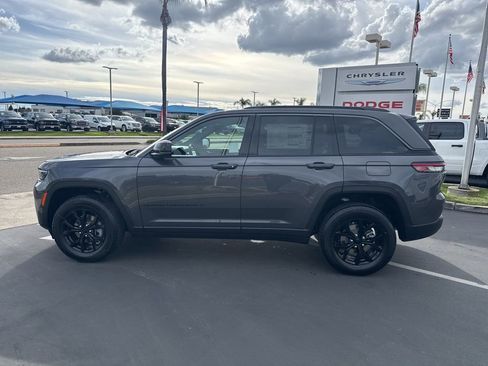 New 2026 Jeep Grand Cherokee Altitude image 9