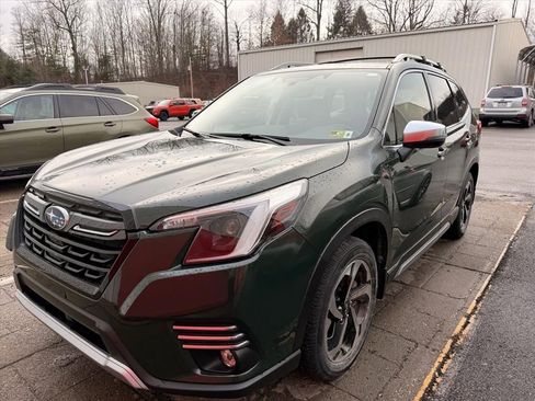 Used 2023 Subaru Forester Touring image 2