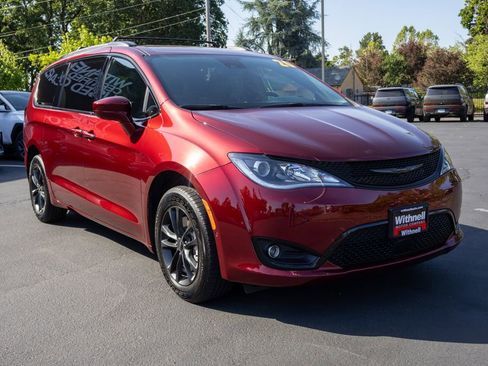 Used 2020 Chrysler Pacifica Touring-L w/ Advanced Safetytec Group AWD/4WD image 5