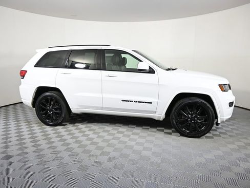 Used 2020 Jeep Grand Cherokee Altitude AWD/4WD image 8