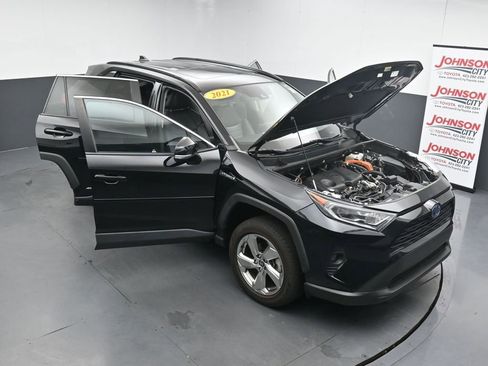 Used 2021 Toyota RAV4 XLE Premium AWD/4WD image 39