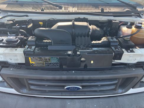 Used 2005 Ford E-150 and Econoline 150 RWD image 27