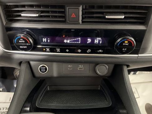 Used 2023 Nissan Rogue SV image 27