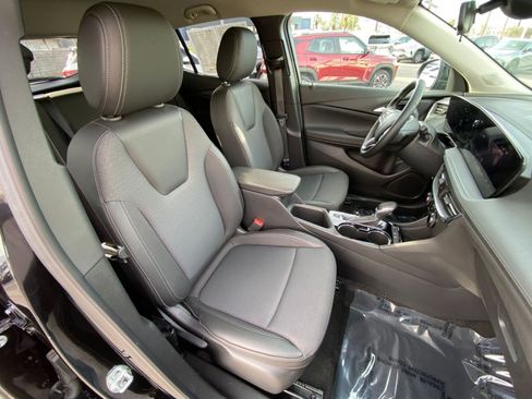 Used 2025 Buick Encore GX Preferred image 36