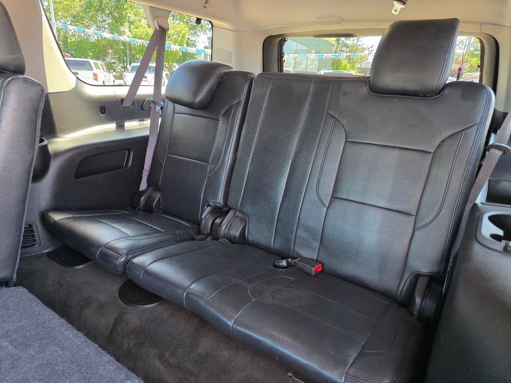 Used 2015 Chevrolet Suburban LS RWD image 12