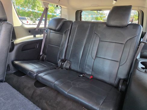 Used 2015 Chevrolet Suburban LS RWD image 12