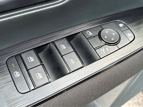 Certified 2025 Nissan Kicks S image 17