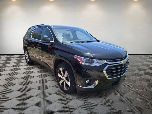 Used 2021 Chevrolet Traverse LT w/ LT Premium Package AWD/4WD image 3