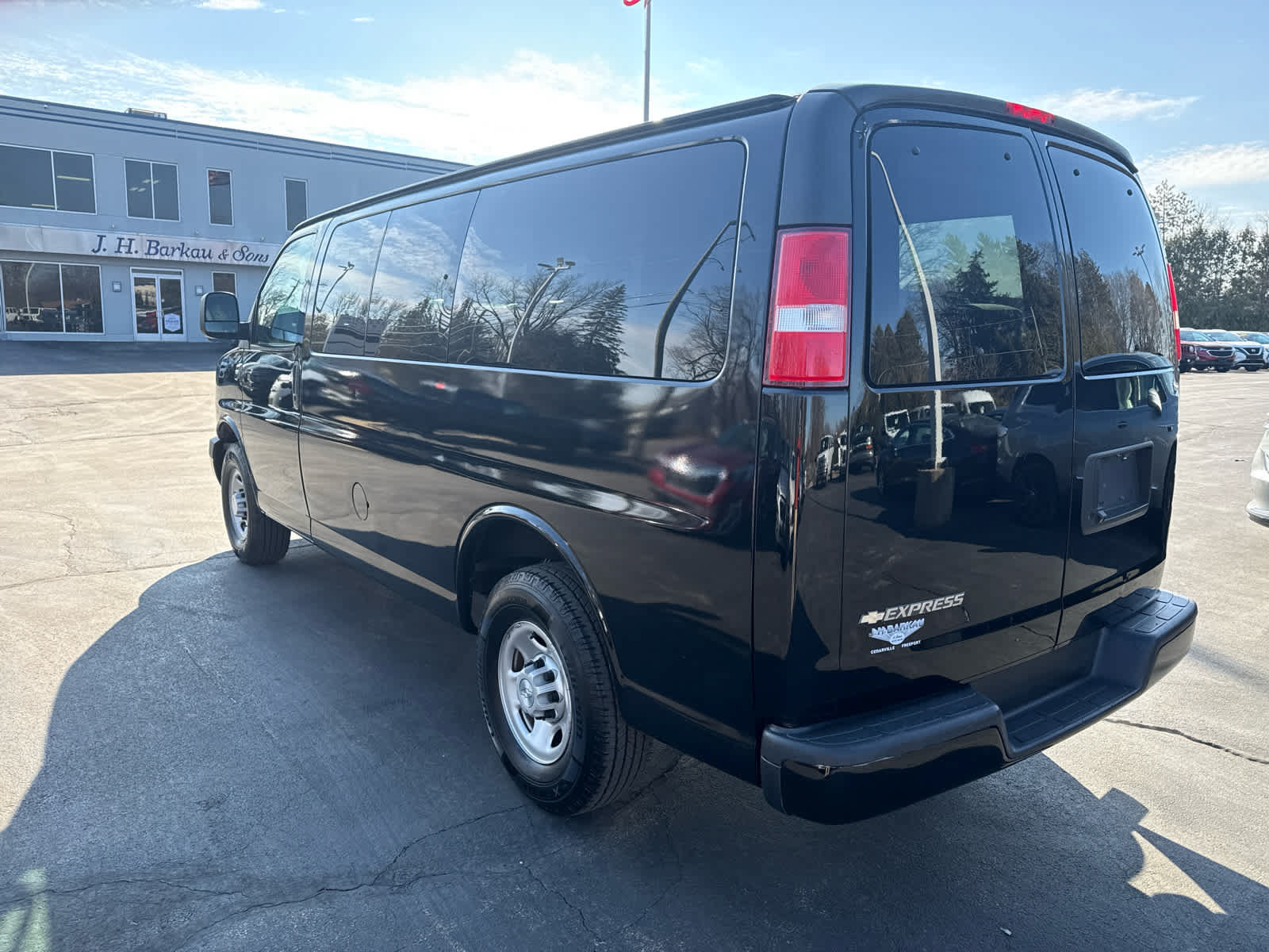Used 2018 Chevrolet Express 2500 LS w/ Driver Convenience Package RWD image 5
