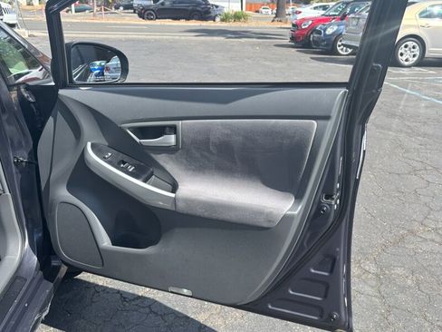 Used 2010 Toyota Prius III image 11