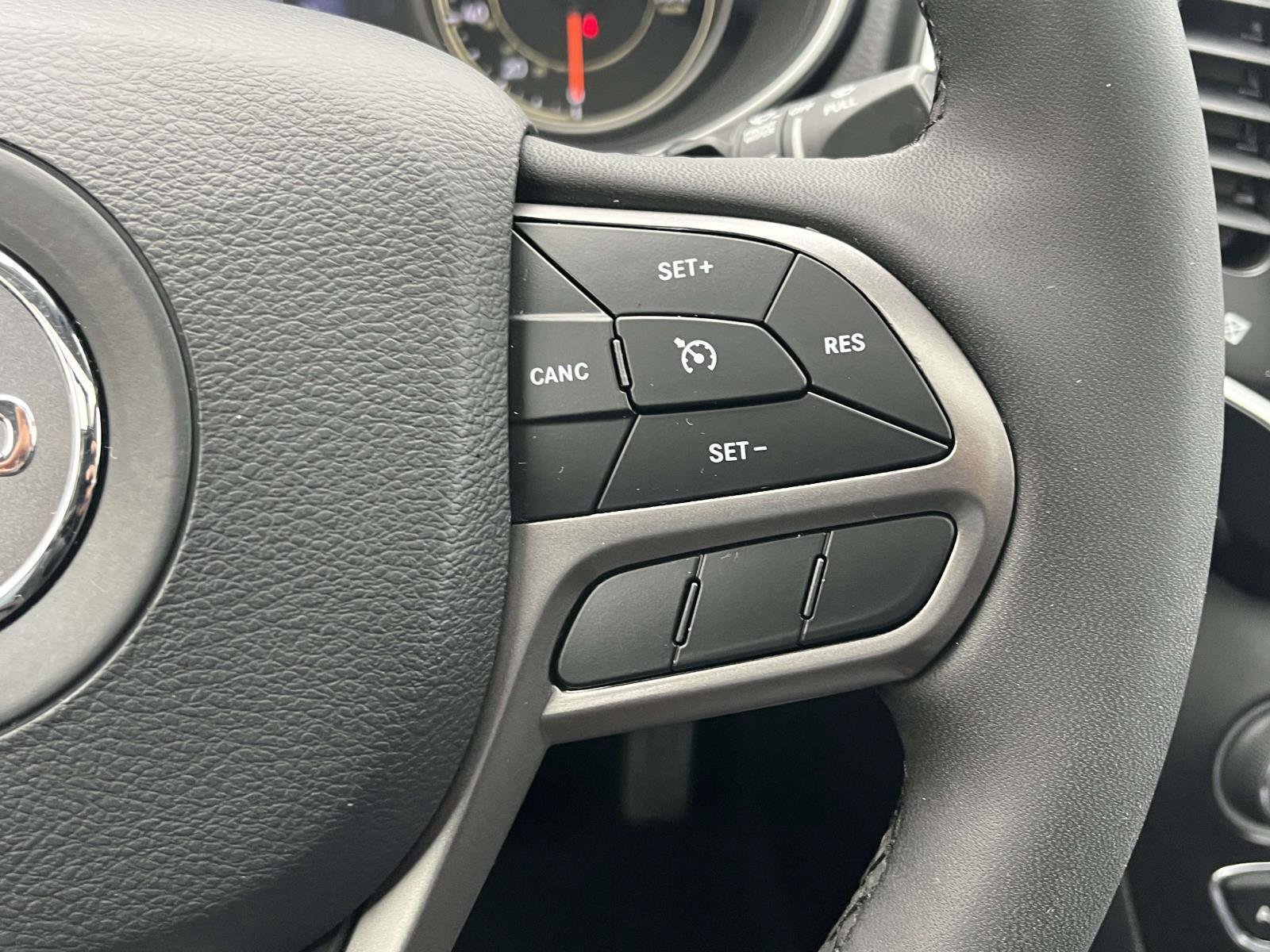 Used 2022 Jeep Cherokee Latitude Lux w/ Sun & Sound Group FWD image 22