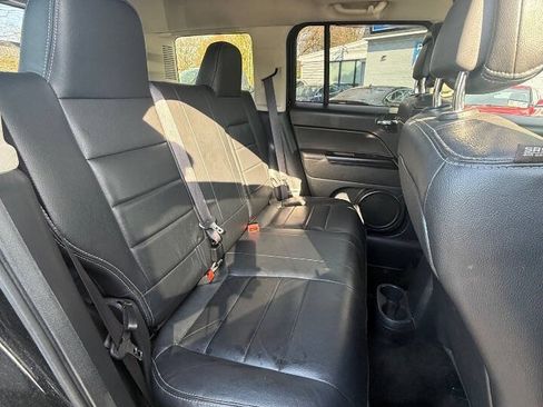 Used 2016 Jeep Patriot High Altitude FWD image 17