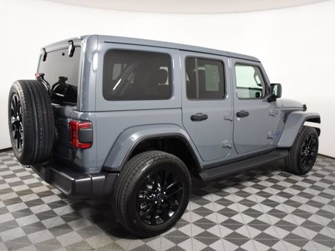 Used 2025 Jeep Wrangler Unlimited Sahara AWD/4WD image 7