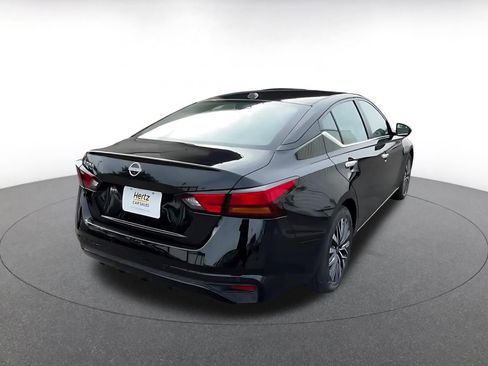 Used 2025 Nissan Altima 2.5 SV image 14