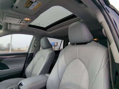 Used 2020 Toyota Highlander Limited image 10