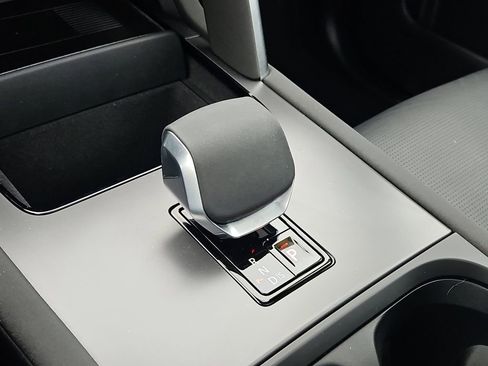 Used 2024 Land Rover Discovery Sport Dynamic SE image 32