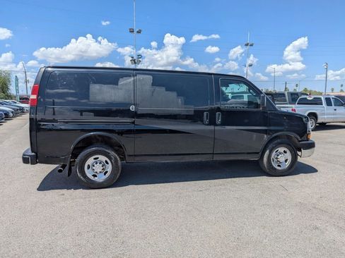 Used 2018 Chevrolet Express 2500 w/ Driver Convenience Package image 5