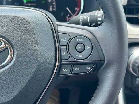 Used 2025 Toyota RAV4 XLE Premium FWD image 36