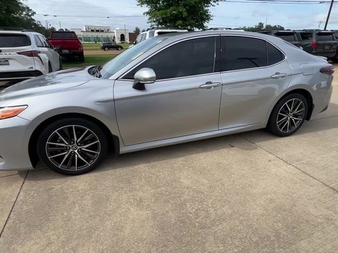 Used 2023 Toyota Camry XLE FWD image 3