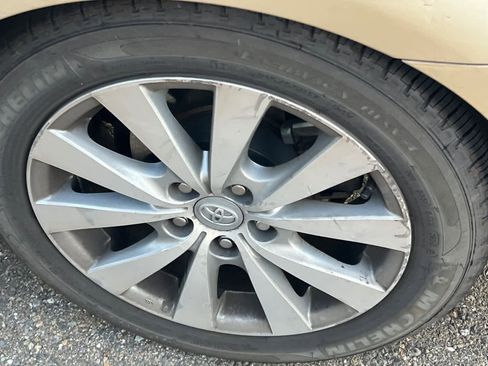 Used 2011 Toyota Avalon Limited FWD image 22