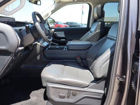 Used 2025 Ford Expedition Active AWD/4WD image 10