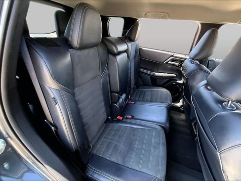 Used 2025 Mitsubishi Outlander SE AWD/4WD image 19