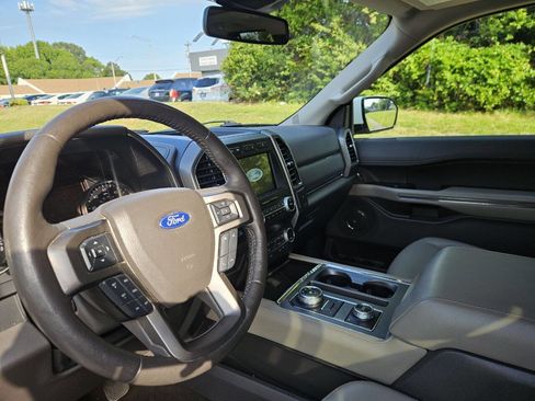 Used 2020 Ford Expedition XLT w/ Equipment Group 202A AWD/4WD image 12