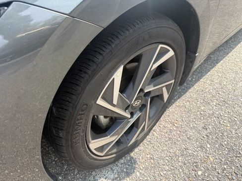 Used 2025 Hyundai Elantra Sport FWD image 9