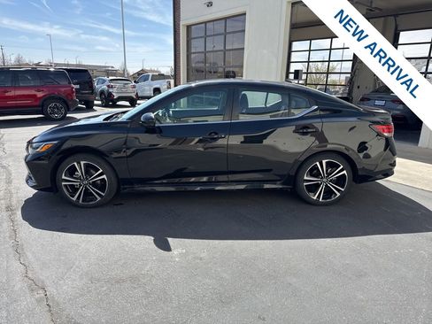 Used 2022 Nissan Sentra SR w/ SR Premium Package image 4