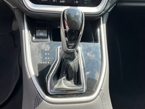 Used 2024 Subaru Outback Premium AWD/4WD image 18