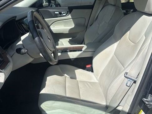 Used 2021 Volvo S60 T6 Momentum w/ Premium Package AWD/4WD image 6