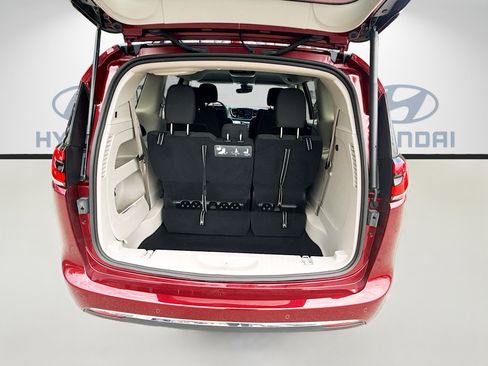 Used 2021 Chrysler Pacifica Touring w/ Cold Weather Group FWD image 23