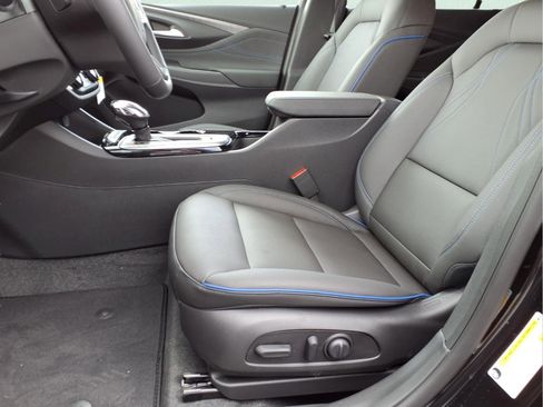 New 2026 Buick Envista Sport Touring image 17